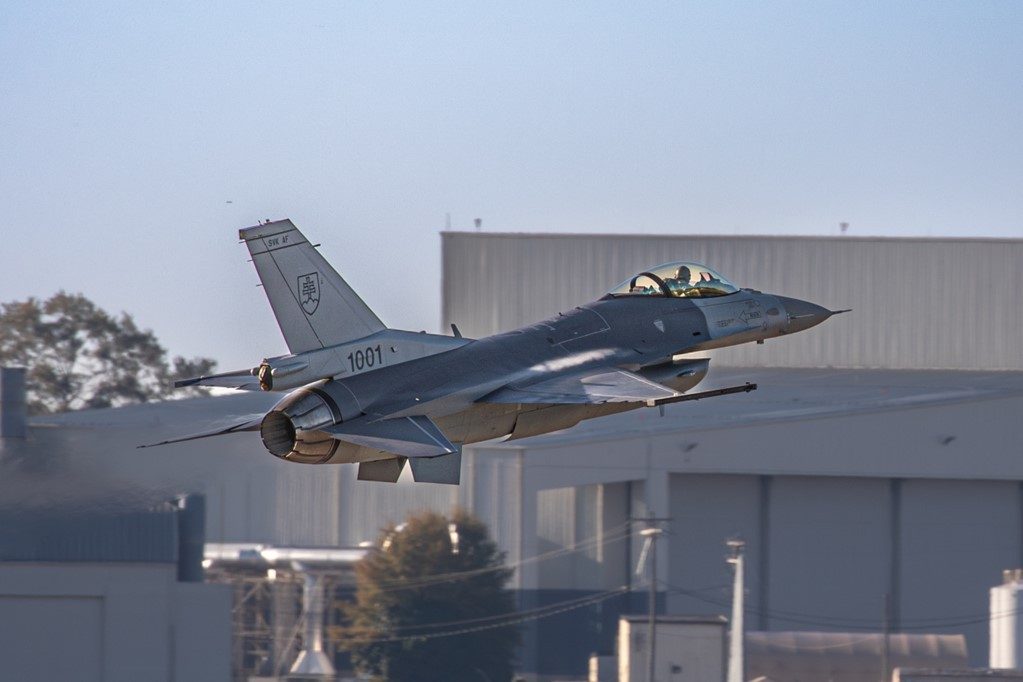 A single-seat F-16 Block 70 for Slovakia takes off for pre-delivery test flights.